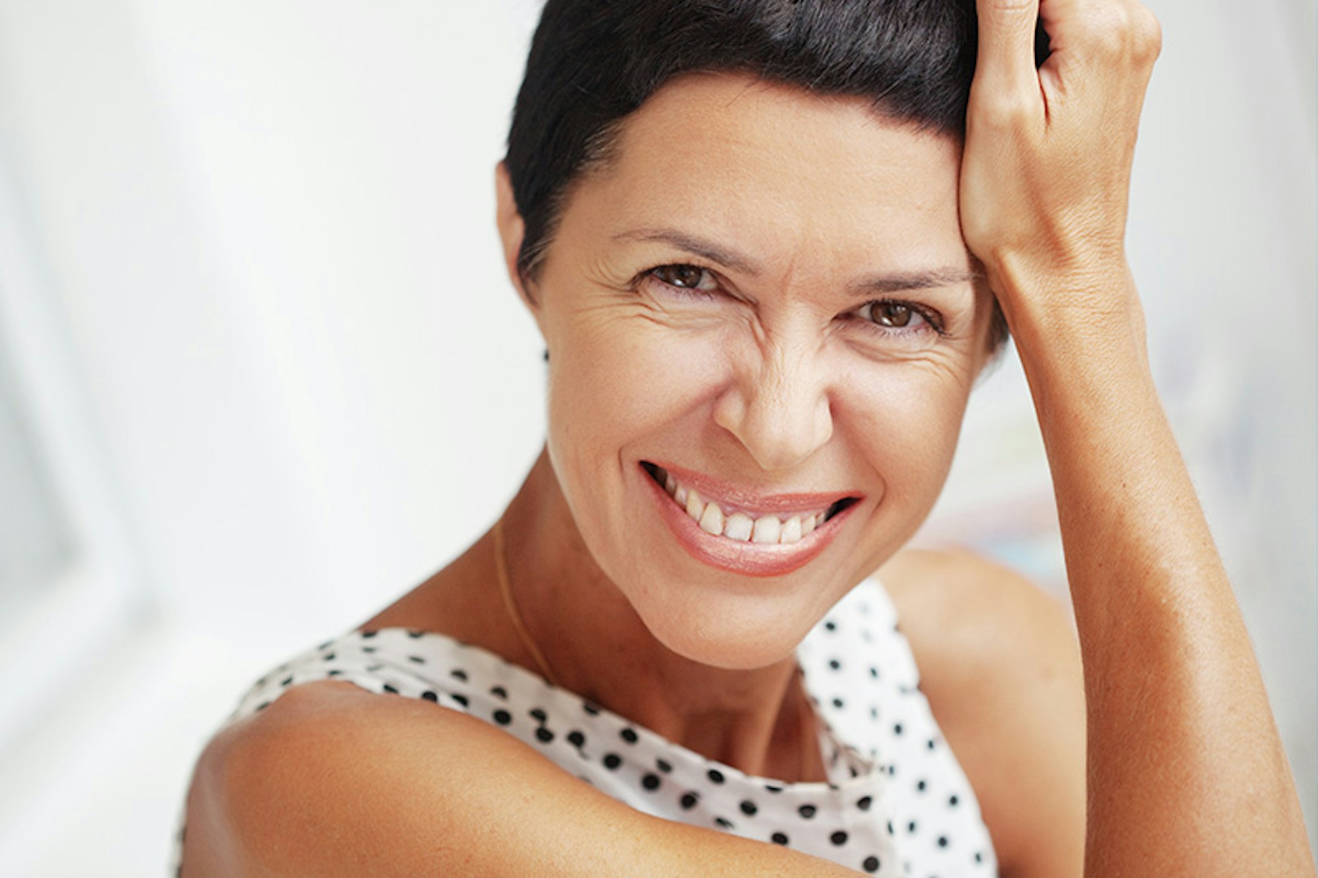 Взрослая женщина без морщин. Как продлить молодость женскому организму после 40. Как продлить молодость после 40. Лицо без морщин. Как продлить молодость.